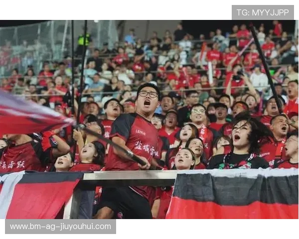 常州盐城足球赛引发冲突 球员暴力行为引发广泛关注与讨论